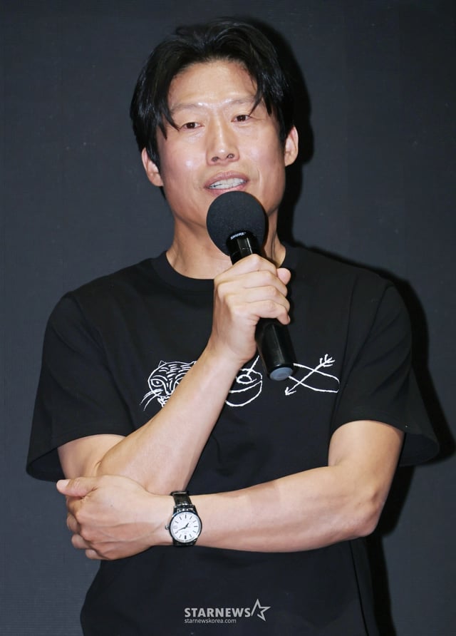 배우 유해진이 2026년 3월 17일 오후 서울 강남구 메가박스 코엑스에서 진행된 영화 '왕과 사는 남자' 천만돌파 감사 무대인사 행사에 참석해 인사를 하고 있다. /2026.03.17 /사진=이동훈 photoguy@