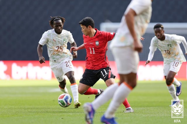 황희찬(가운데). /사진=대한축구협회 제공