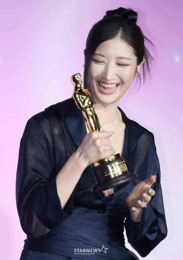싱어송라이터 이재가 1일 오후 서울 CGV용산아이파크몰에서 진행된 넷플릭스 영화 '케이팝 데몬 헌터스' 아카데미 수상 기념 기자간담회에 참석해 포즈를 취하고 있다. /2026.04.01 /사진=이동훈 photoguy@