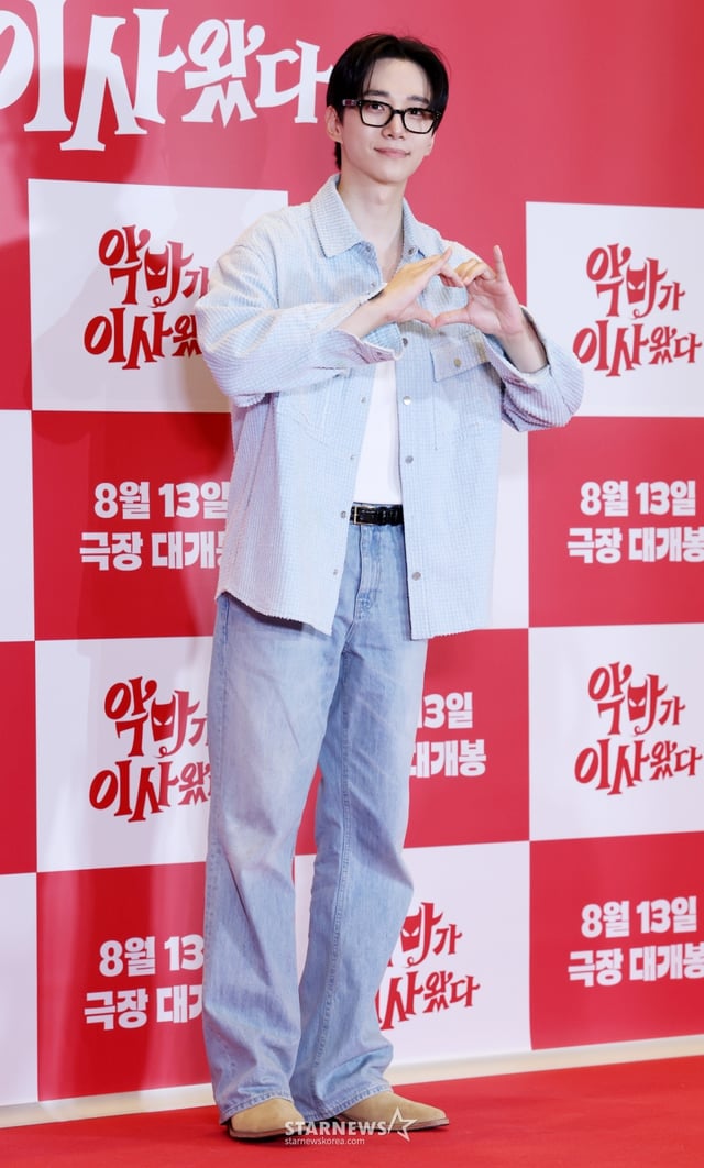 배우 이준호가 7일 서울 용산구 CGV용산아이파크몰에서 열린 영화 '악마가 이사왔다'(감독 이상근) VIP 시사회에 참석해 포즈를 취하고 있다. /2025.08.07 /사진=김휘선 hwijpg@