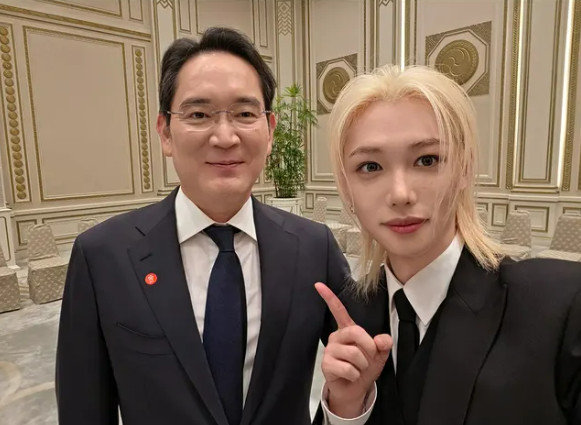 왼쪽부터 이재용 삼성전자 회장, 스트레이 키즈 멤버 필릭스