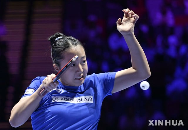중국 왕만위에게 밀려 2026 국제탁구연맹(ITTF) 월드컵 준결승에서 탈락한 신유빈. /신화=뉴시스
