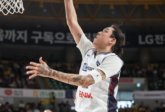 Choi Jun-yong, who scored 17 points in the match against LG in Changwon on the 5th, was named the KCC's top scorer. /Photo = KBL