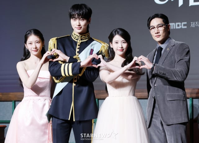 배우 공승연, 변우석, 아이유, 노상현이 6일 서울 조선팰리스 강남 호텔에서 진행된 MBC 금토드라마 '21세기 대군부인' 제작발표회에 참석해 포즈를 취하고 있다. /2026.04.06 /사진=김휘선 hwijpg@