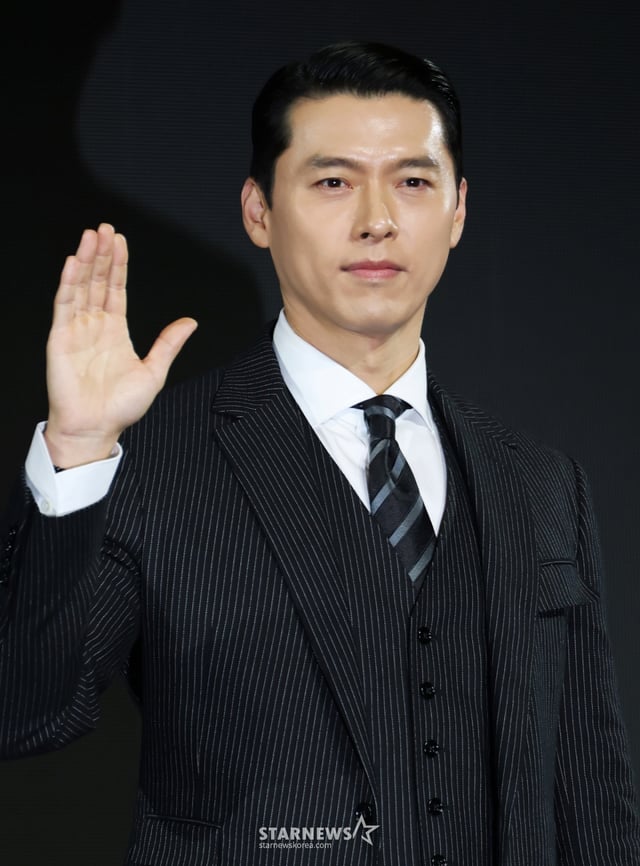배우 현빈이 15일 오전 서울 강남구 그랜드 인터컨티넨탈 서울 파르나스 호텔에서 진행된 디즈니+ 오리지널 시리즈 '메이드 인 코리아' 제작발표회에 참석해 포즈를 취하고 있다. /2025.12.15 /사진=이동훈 photoguy@