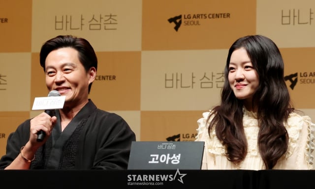 (서울=뉴스1) 조연우 인턴기자 = 배우 이서진이 7일 오후 서울 강서구 LG 아트센터 서울에서 열린 연극 ‘바냐 삼촌’ 제작발표회에 참석해 작품 설명을 하고 있다. '바냐 삼촌'은 안톤 체호프의 고전을 바탕으로 인간의 내면과 삶의 아이러니를 그린 작품이다 2026.4.7/뉴스1 Copyright © 뉴스1. All rights reserved. 무단 전재 및 재배포, AI학습 이용 금지. /사진=(서울=뉴스1) 조연우 인턴기자