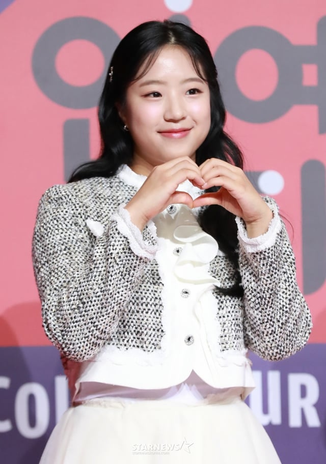 탁구선수 신유빈이 29일 오후 서울 상암동 SBS 프리즘센터에서 진행된 2023 SBS 연예대상 포토월 행사에 참석해 포즈를 취하고 있다. /2023.12.30 /사진=이동훈 기자