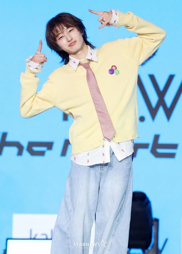 그룹 하츠웨이브 케이텐이 8일 서울 마포구 문화비축기지에서 진행된 첫 번째 미니앨범 'The First Wave' 발매 기념 쇼케이스에서 포즈를 취하고 있다. /2026.04.08 /사진=김휘선 hwijpg@