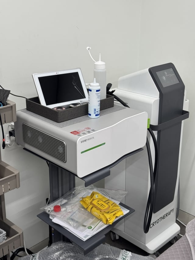 SSG's new shock wave treatment device in the first group. /Photo = Courtesy of SSG Landers