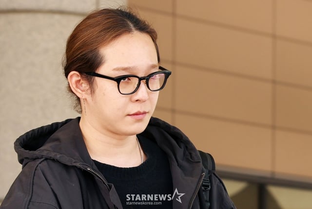 도로교통법 위반 혐의 위너 전 멤버 남태현이 12일 서울서부지방법원에서 열린 두 번째 공판기일에 출석해 실형을 선고받은 뒤 법원을 나서고 있다.  /2026.03.12 /사진=김휘선 hwijpg@