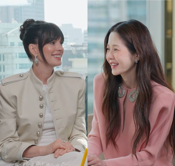 왼쪽부터 앤 해서웨이, 고현정 /사진=월트디즈니 컴퍼니 코리아