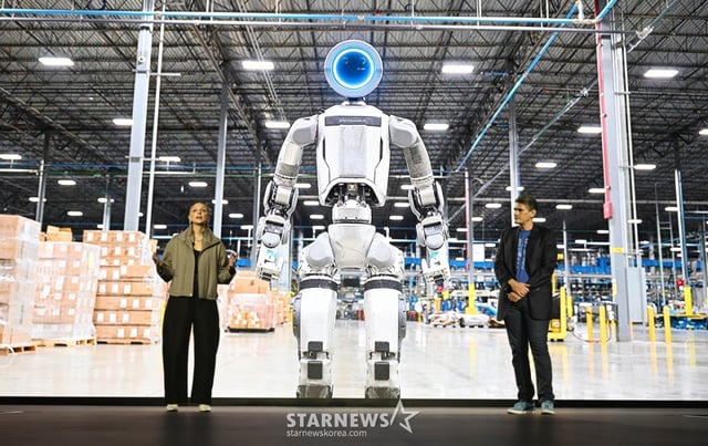 [Seoul = Newsis] At CES 2026 Hyundai Motor Group Media Day held at the Mandalay Bay Convention Center in Las Vegas on the 5th (local time), Boston Dynamics Ayah Durbin, Humanoid Application Strategy Director, Boston Dynamics Jack Zachkowski, Atlas Development Director, announced. (Photo = Courtesy of Hyundai Motor Group) 2026.01.06. photo@newsis.com *No resale and DB / Photo = Ryu Hyun-joo
