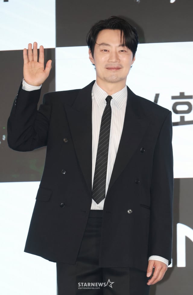 배우 이희준이 13일 오후 서울 구로구 더세인트에서 진행된 ENA 월화드라마 ‘허수아비’ 제작발표회에 참석해 포즈를 취하고 있다. /2026.04.13 /사진=이동훈 photoguy@