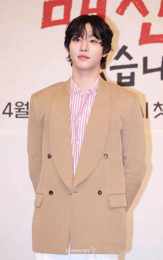 배우 안효섭이 15일 오후 서울 양천구 목동 SBS에서 진행된 SBS 수목드라마 '오늘도 매진했습니다' 제작발표회에 참석해 포즈를 취하고 있다. /2026.04.15 /사진=이동훈 photoguy@