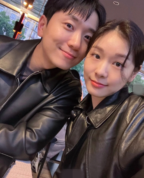 왼쪽부터 고우림, 김연아 부부 /사진=김연아 SNS
