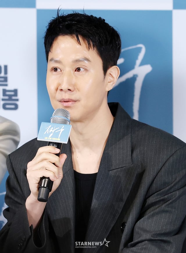 배우 정우가 16일 서울 CGV 용산아이파크몰에서 열린 영화 '짱구'(정우·오성호 공동 연출) 언론시사회 및 기자간담회에서 질의응답을 하고 있다. /2026.04.16 /사진=김휘선 hwijpg@