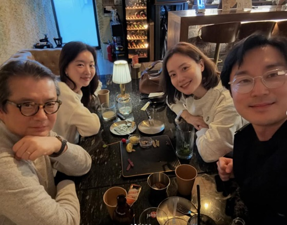 문채원과 만난 '악의 꽃' 팀 /사진=문채원 SNS