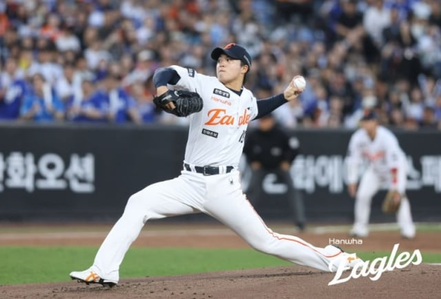 한화 이글스 왕옌청이 16일 대전 한화생명볼파크에서 열린 삼성 라이온즈와 2026 신한 SOL KBO리그 홈경기에 선발 등판해 역투를 펼치고 있다. /사진=한화 이글스 제공