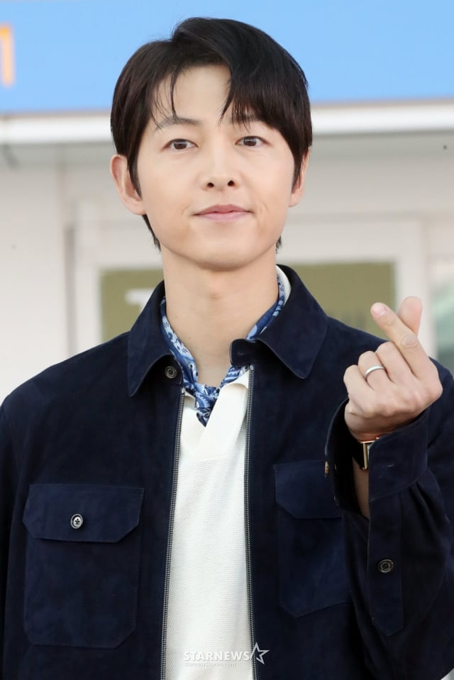 배우 송중기가 해외 일정을 위해 1일 오전 인천국제공항을 통해 출국하고 있다. 2025.04.01 /사진=임성균 tjdrbs23@
