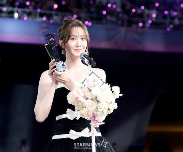 임윤아가 가오슝 내셔널 스타디움에서 진행된 스타뉴스 주최 '10주년 아시아 아티스트 어워즈 2025(10th Anniversary Asia Artist Awards 2025, '10주년 AAA 2025')에서 수상소감을 전하던 모습. /사진=강영조 cameratalks@