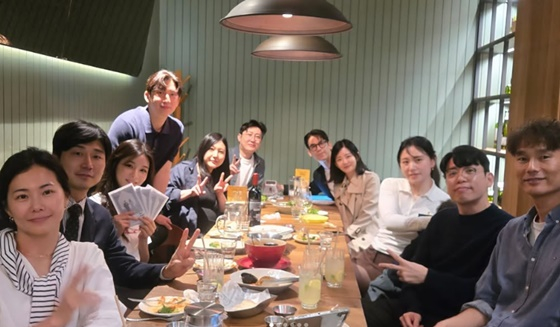 나는 솔로 28기 출연자들이 모인 영호, 옥순 청첩장 모임/사진=28기 영수 SNS