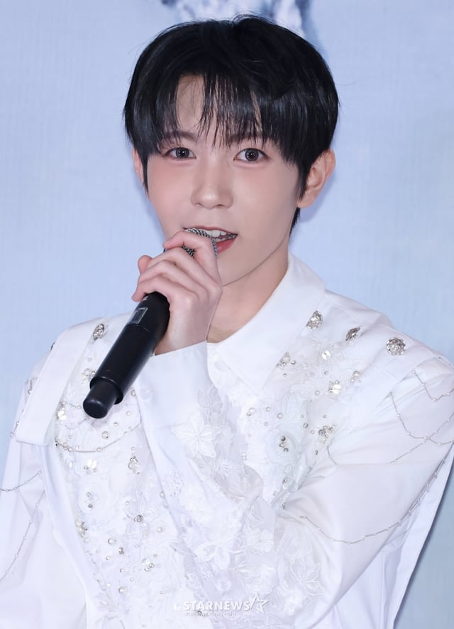 그룹 엔시티 위시(NCT WISH) 료가 19일 서울 올림픽공원 KSPO DOME에서 진행된 '엔시티 위시 퍼스트 콘서트 투어 ’인투 더 위시 : 아워 위시‘시' 앙코르 인 서울' 기자간담회에 앞서 인사말을 하고 있다. /2026.04.19 /사진=이동훈 photoguy@