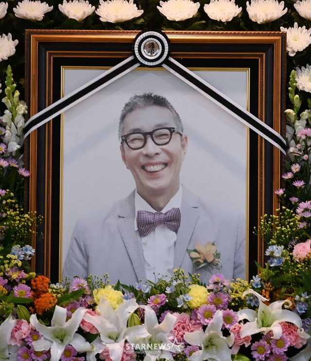 개그맨 故 서세원의 빈소가 30일 서울 송파구 아산병원 장례식장에 마련돼 있다. 고 서세원은 지난 20일 오후 캄보디아 프놈펜 미래 폴리클리닉(MiRae Polyclinic)에서 링거 주사를 맞다 심정지로 사망했다. 향년 67세. 발인은 5월 2일이다. / 사진공동취재단