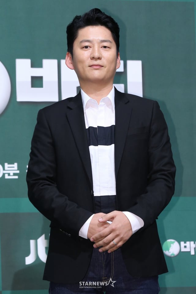 $ 요리연구가 강레오가 26일 오후 서울 중구 순화동 호암아트홀에서 열린 JTBC '에브리바디' 제작발표회에서 포토타임을 갖고 있다. 2014.11.26/사진=이기범 기자 leekb@