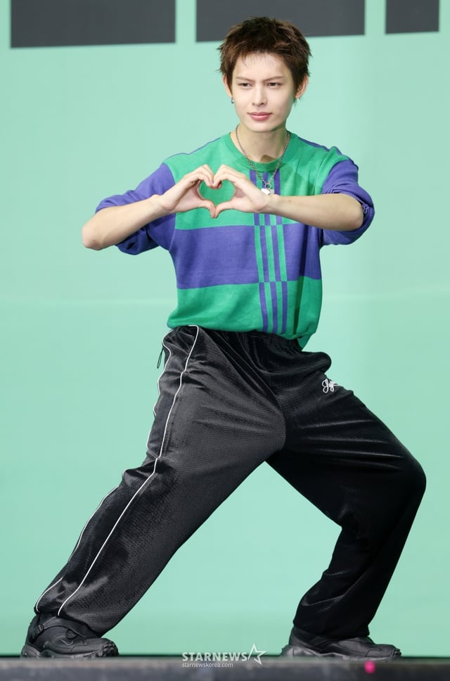 그룹 코르티스 제임스가 20일 서울 광진구 예스24 라이브홀에서 진행된 미니 2집 'GREENGREEN' 발매 기념 쇼케이스에서 포즈를 취하고 있다. /2026.04.20 /사진=김휘선 hwijpg@