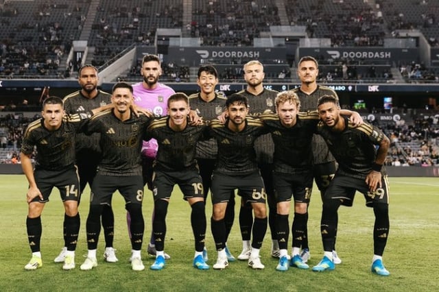 LAFC's starting 11 for the 9th round of the U.S. Major League Soccer (MLS) match at BMO Stadium in Los Angeles, USA, on the morning of the 23rd at 11:30 (Korea time). Son Heung-min is in the center of the back row. /Photo=LAFC official social networking service (SNS)