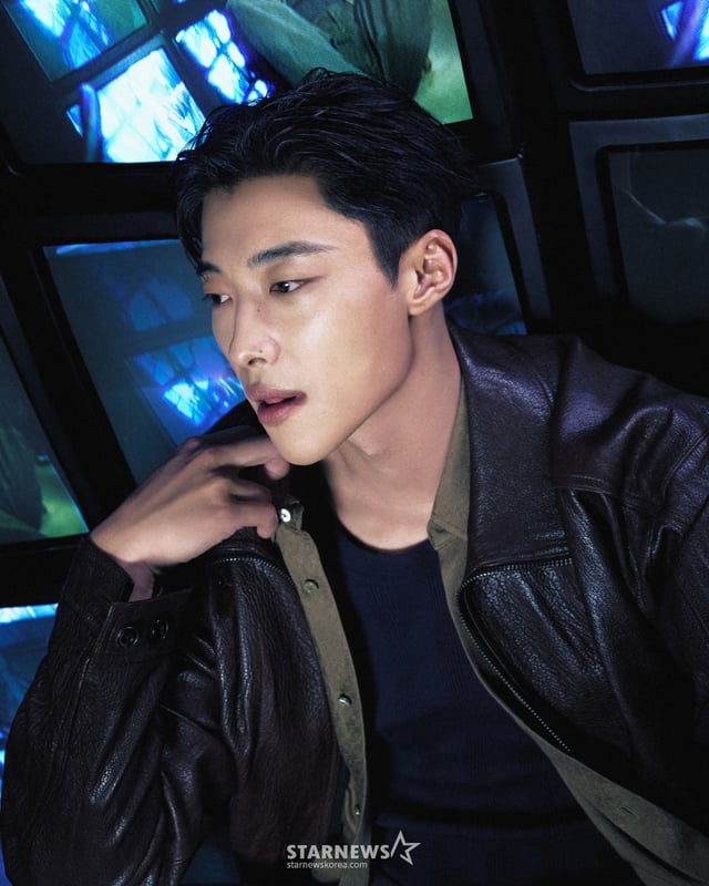 넷플릭스 '사냥개들 시즌2'의 배우 우도환이 9일 진행된 라운드 인터뷰를 위해 포즈를 취하고 있다. /사진제공=넷플릭스 /2026.04.09 /사진=김휘선 hwijpg@