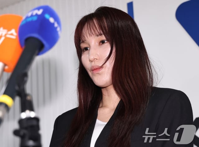 안혜진이 27일 오전 서울 마포구 한국배구연맹(KOVO)에서 열린 상벌위원회에서 소명을 마친 뒤 사과 발언을 하고 있다. /사진=뉴스1