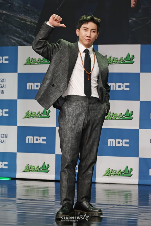 코미디언 유세윤이 28일 오후 서울 마포구 상암동 MBC에서 진행된 새 예능프로그램 '최우수산' 제작발표회에 참석해 포즈를 취하고 있다. /2026.04.28 /사진=이동훈 photoguy@