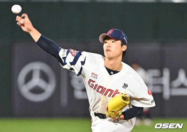 Hyun Do-hun pitched two scoreless innings.