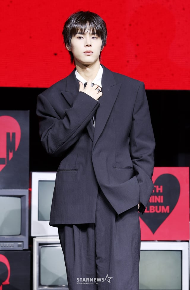 Group member 82MAJOR Hwang Seong-bin poses during the showcase for the release of the group's fifth mini-album 'FEELM' held on the 28th at Yes24 Wonderlock Hall in Seodaemun-gu, Seoul. /2026.04.28 /Photo=Kim Hwi-seon hwijpg@