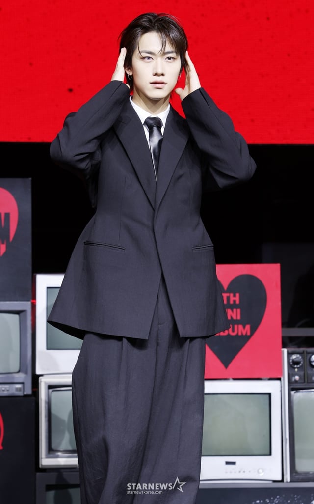 Group member 82MAJOR Park Seok-jun poses during the showcase for the release of the group's fifth mini-album 'FEELM' held on the 28th at Yes24 Wonderlock Hall in Seodaemun-gu, Seoul. /2026.04.28 /Photo=Kim Hwi-seon hwijpg@