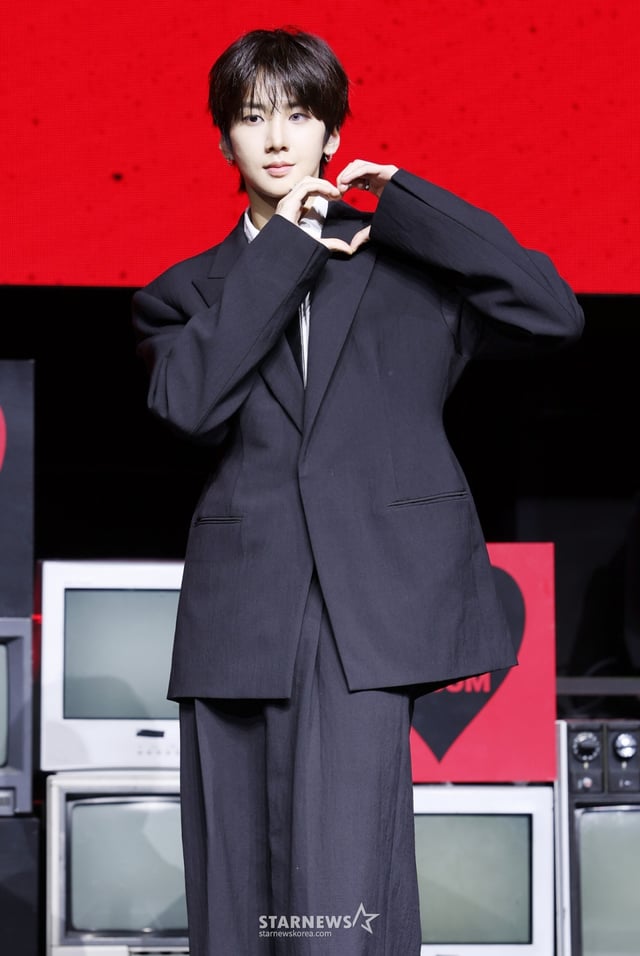 Group member 82MAJOR Nam Seong-mo poses during the showcase for the release of the group's fifth mini-album 'FEELM' held on the 28th at Yes24 Wonderlock Hall in Seodaemun-gu, Seoul. /2026.04.28 /Photo=Kim Hwi-seon hwijpg@