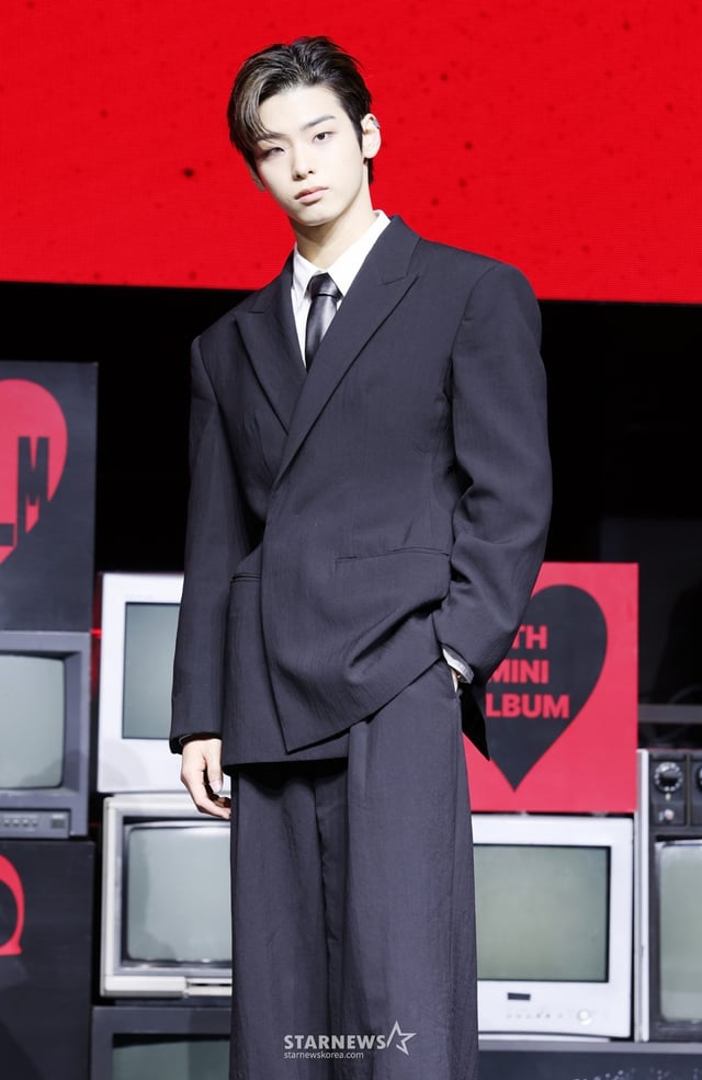 Group member 82MAJOR Kim Do-gyun poses during the showcase for the release of the group's fifth mini-album 'FEELM' held on the 28th at Yes24 Wonderlock Hall in Seodaemun-gu, Seoul. /2026.04.28 /Photo=Kim Hwi-seon hwijpg@