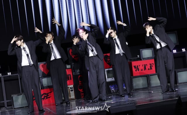 The group 82MAJOR presents a wonderful stage during the showcase for the release of their fifth mini-album 'FEELM' held on the 28th at Yes24 Wonderlock Hall in Seodaemun-gu, Seoul. /2026.04.28 /Photo=Kim Hwi-seon hwijpg@
