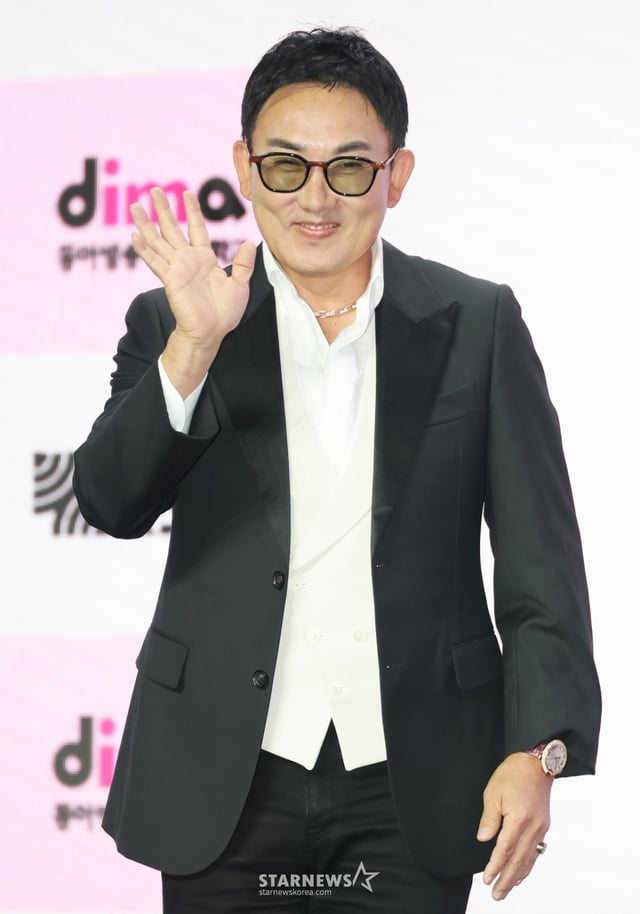 가수 이승철이 29일 오전 서울 마포구 상암동 큐브컨벤션센터에서 진행된 ENA 예능 '더 스카웃' 제작발표회에 참석해 포즈를 취하고 있다. 가요계 최고 전문가들이 ‘아직 자신의 재능을 제대로 펼치지 못한 원석’을 직접 발굴하고, 그들에게 새로운 방향성과 가능성을 제시하는 성장형 음악 프로젝트 '더 스카웃'은 오는 5월 8일 첫 방송된다. /2026.04.29 /사진=이동훈 photoguy@