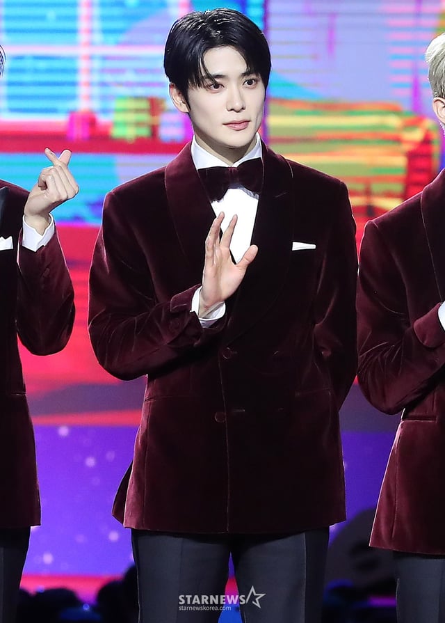 그룹 NCT127 재현이 25일 오후 인천 영종도 인스파이어 컨벤션 그랜드볼룸에서 진행된 '2023 SBS 가요대전' 레드카펫 행사에 참석해 포즈를 취하고 있다. 2023.12.25 /사진=김창현