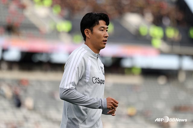 경기 전 몸을 푸는 손흥민. /AFPBBNews=뉴스1