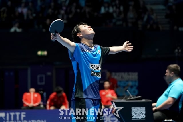 Oh Jun-seong of the South Korean men's table tennis national team roars after defeating China in the second round of the men's group stage at the 2026 London World Table Tennis Championships held in London, UK, on the 3rd (Korean time). /Photo=Reuters=NEWS1