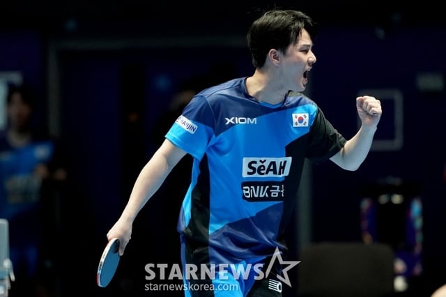 Ahn Jae-hyun of the South Korean men's table tennis national team roars after defeating China in the second round of the men's group stage at the 2026 London World Table Tennis Championships held in London, UK, on the 3rd (Korean time). /Photo=Reuters=NEWS1