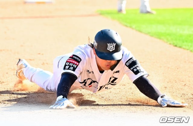 KT 김상수가 5일 수원 롯데전 8회말 무사 1루에서 유준규의 희생번트 때 3루를 훔쳤다.
