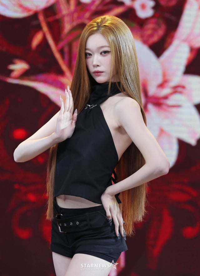 걸그룹 빌리(Billlie) 츠키가 6일 오후 서울 마포구 상암동 SBS 프리즘타워 공개홀에서 진행된 정규 1집 'the collective soul and unconscious: chapter two' 발매기념 쇼케이스에서 포즈를 취하고 있다. 이번 앨범에는 타이틀곡 ‘ZAP’을 비롯해 ‘$ECRET no more’, ‘TBD’, ‘B’yond me’, ‘SOUPASTA’, ‘OFF-AIR’ 등 신곡과 다양한 리믹스 트랙까지 총 12곡이 수록된다. /2026.05.06 /사진=이동훈 photoguy@