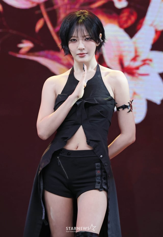 걸그룹 빌리(Billlie) 문수아가 6일 오후 서울 마포구 상암동 SBS 프리즘타워 공개홀에서 진행된 정규 1집 'the collective soul and unconscious: chapter two' 발매기념 쇼케이스에서 포즈를 취하고 있다.  이번 앨범에는 타이틀곡 ‘ZAP’을 비롯해 ‘$ECRET no more’, ‘TBD’, ‘B’yond me’, ‘SOUPASTA’, ‘OFF-AIR’ 등 신곡과 다양한 리믹스 트랙까지 총 12곡이 수록된다. /2026.05.06 /사진=이동훈 photoguy@