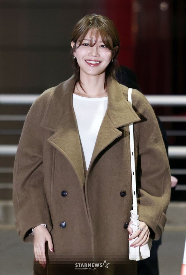 가수 겸 배우 최수영(Sooyoung Choi)이 해외 일정 차 하와이로 8일 오후 인천국제공항을 통해 출국하고 있다. 2025.11.08 /사진=임성균 tjdrbs23@