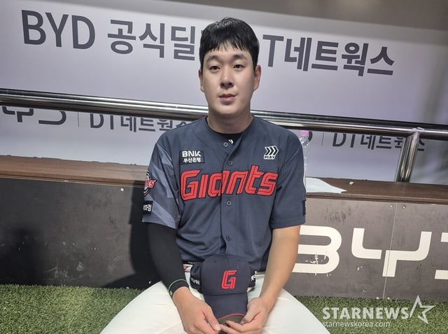 Lotte's Na Seung-yeop is giving an interview after the game against KT on the 6th. /Photo=Reporter Shin Hwa-seop