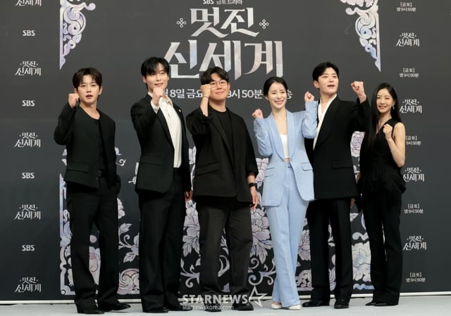 (서울=뉴스1) 권현진 기자 = 배우 김민석(왼쪽부터)과 허남준, 한태섭 PD, 임지연, 장승조, 이세희가 7일 서울 양천구 목동SBS에서 열린 SBS 새 금토드라마 '멋진 신세계'(극본 강현주) 제작발표회에 참석해 포즈를 취하고 있다.  '멋진 신세계'는 희대의 조선 악녀 영혼이 씌어 '악질'로 변한 무명배우 신서리(임지연 분)와 자본주의가 낳은 괴물이라 불리는 악질재벌 차세계(허남준 분)의 일촉즉발 전쟁 같은 로맨스 코미디 드라마다. 2026.5.7/뉴스1  Copyright © 뉴스1. All rights reserved. 무단 전재 및 재배포,  AI학습 이용 금지. /사진=(서울=뉴스1) 권현진 기자